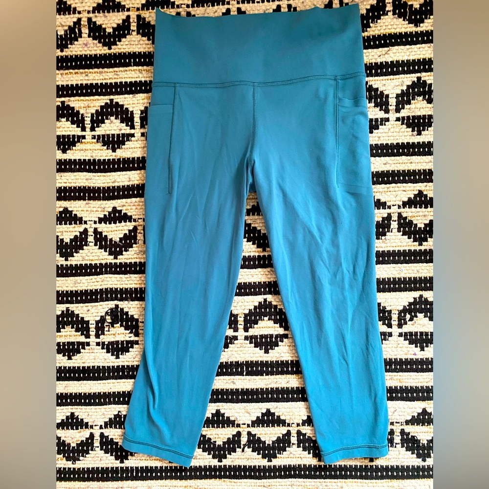 Athleta Salutation Stash Pocket 8/8 Workout Pants